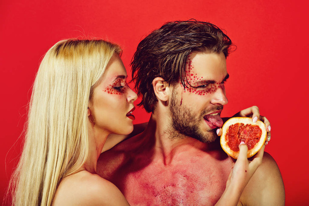 couple of woman and man with makeup hold grapefruit - Φωτογραφία, εικόνα