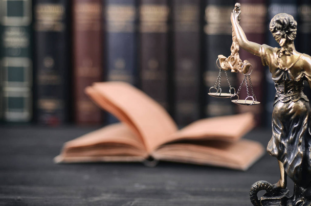 Scales of Justice, Justitia, Lady Justice and Law books in the b - 写真・画像