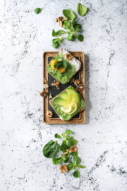 Vegetarian sandwiches with avocado - Φωτογραφία, εικόνα