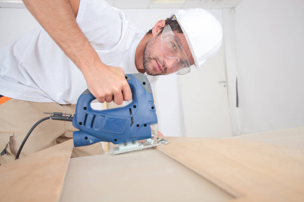 male carpenter applying wood stain - Zdjęcie, obraz