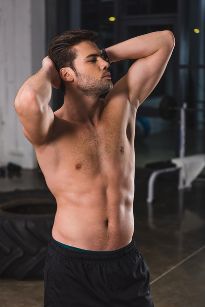 shirtless muscular sportsman posing in sports hall - Foto, Imagem