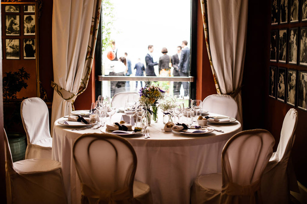 tables ensemble pour dîner de gala de mariage - Photo, image