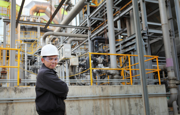 Ingénieur raffinerie de pétrole
 - Photo, image