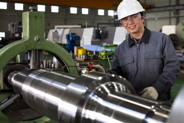 asiatische männliche Industriemechaniker - Foto, Bild