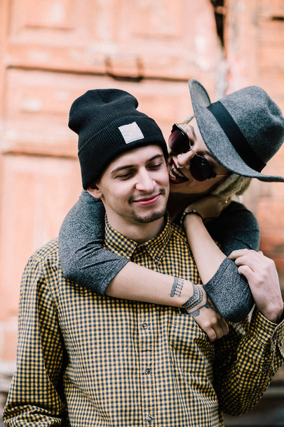 Portrait of young girl with dreadlocks embracing boyfriend - Foto, Bild
