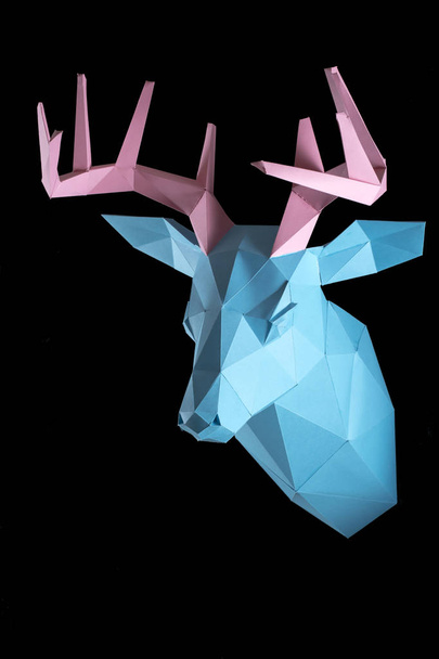 ペーパー クラフト, 一枚の紙、角を持つ鹿の頭 - 写真・画像