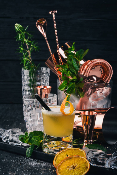 Alcohol Cocktail Whiskey Sauer. On a black wooden background. - Fotó, kép