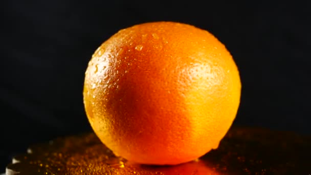 Orange rotate on black background - Imágenes, Vídeo