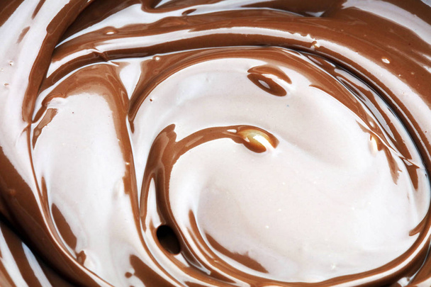 Танення шоколаду, розтоплений смачний шоколад для пралінового глазурування
  - Фото, зображення