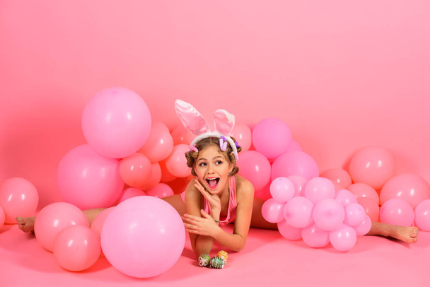 child in pink studio, spring. - Foto, Imagem