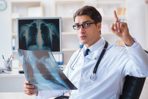 Doctor radiologist looking at x-ray images - 写真・画像