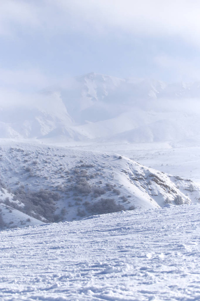 снежные горы Тянь-Шаня зимой
 - Фото, изображение