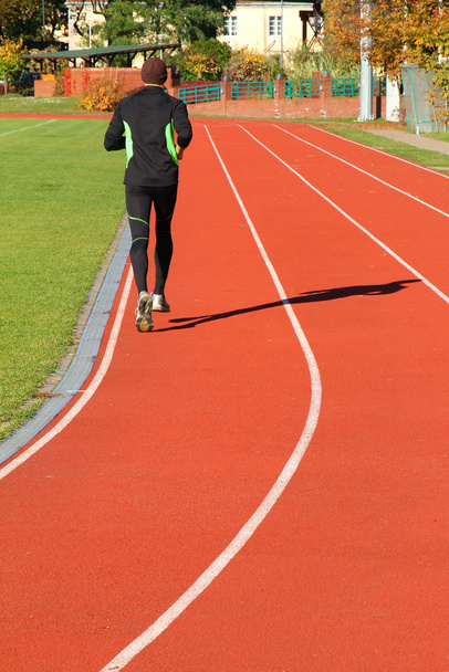 muž běží na běžícím pásu - Fotografie, Obrázek