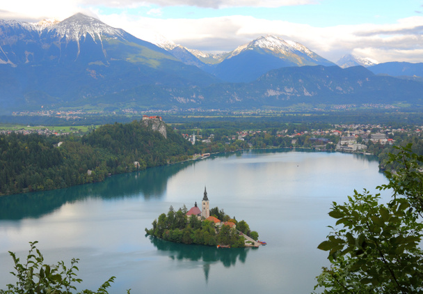 Lake bled met eiland, kasteel en de bergen in de achtergrond, Slovenië, Europa - Foto, afbeelding