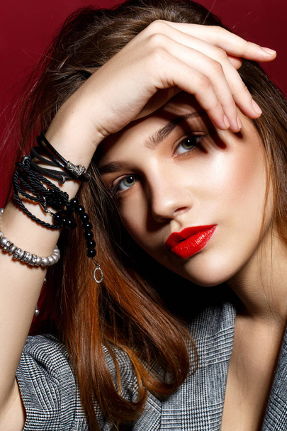 beautiful girl with red lips - Foto, afbeelding