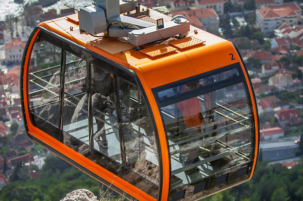 Teleférico na montanha Sdr em Dubrovnik Croácia
 - Foto, Imagem