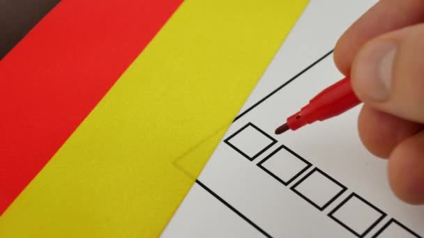 Głosowanie głosowanie papieru w Niemczech - Materiał filmowy, wideo