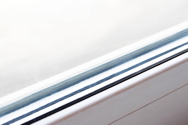 Detail des Fensters aus PVC-Profilen. - Foto, Bild