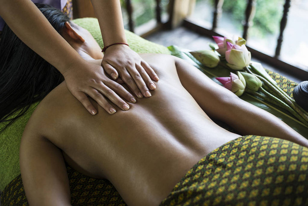tradiční Asijská Thajská masáž tropické lázeňská léčba  - Fotografie, Obrázek