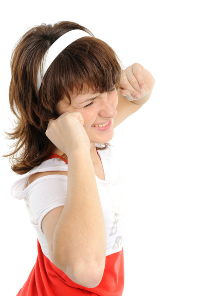 Девушка держит руки возле ушей
 - Фото, изображение