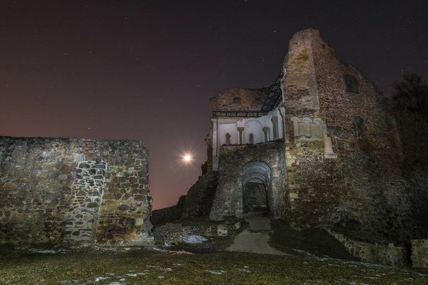 Castillo ruinas Donaustauf cerca de Ratisbona, Alemania
 - Foto, imagen