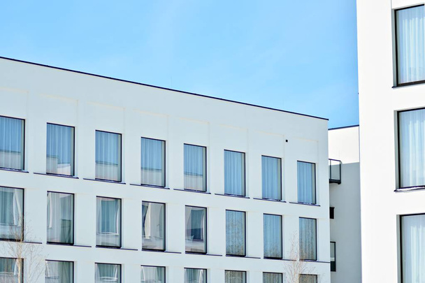 Detalhe de um novo edifício de apartamentos moderno
 - Foto, Imagem