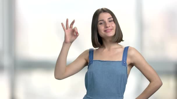 Beautiful young woman is gesturing. - Footage, Video