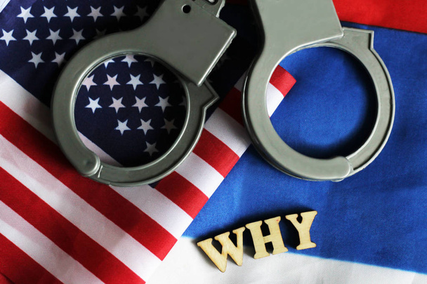 Правова система США концепції, наручники на тлі та американський прапор - Фото, зображення