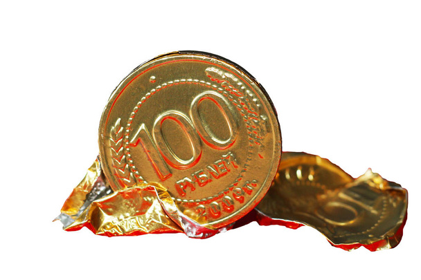 Шоколадные монеты России на белом фоне
 - Фото, изображение