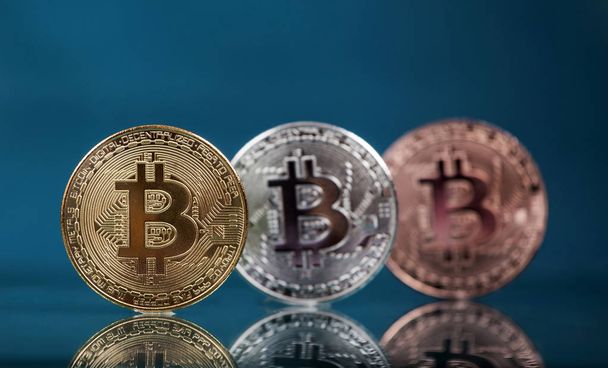 Golden Bitcoin Cryptocurrency - Foto, immagini