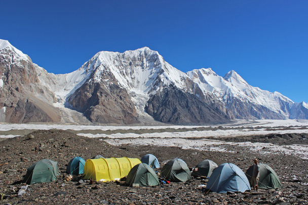 Киргизстан - Хан-Тенгрі (7,010 м) Базовий табір. - Фото, зображення