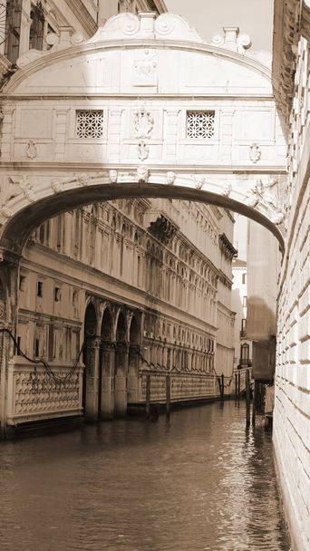 berühmte Seufzerbrücke mit künstlerischem Sepiaeffekt - Foto, Bild