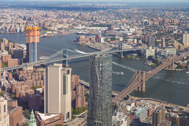 Vista aérea de Manhattan skyline em um dia ensolarado de verão
. - Foto, Imagem