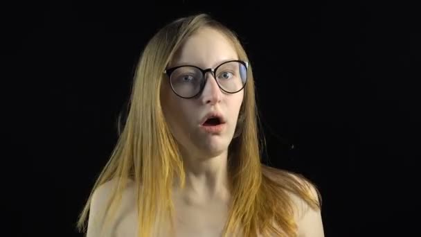 Shoked szőke nő szemüveg - Felvétel, videó
