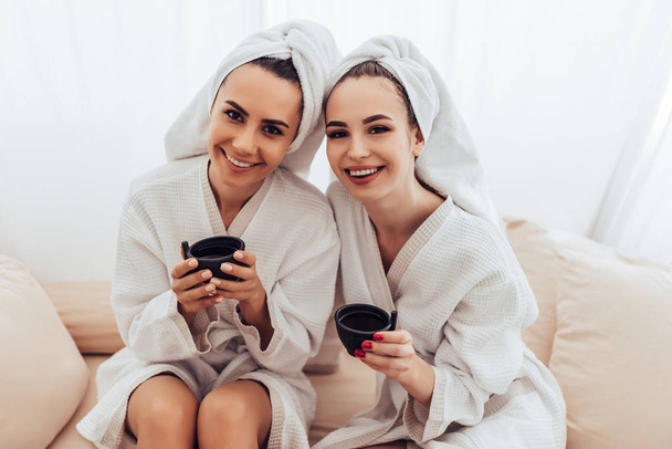 Young women in spa salon - Foto, Imagem
