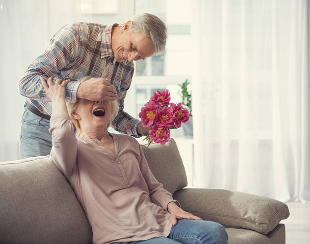 Old man surprising his astonished wife - Photo, Image