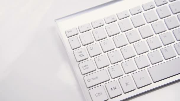 Moderne toetsenbord en muis voor computer Close-up - Video