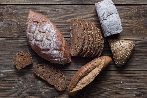 Different bread on table close-up. healthy bread on wooden background, craft paper. - Foto, Bild