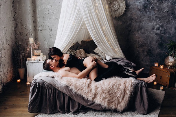 Romantic intimate photo session of a young couple. - Foto, Imagem