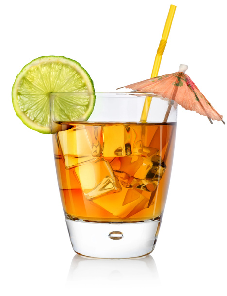 Cocktail ambré dans un verre
 - Photo, image