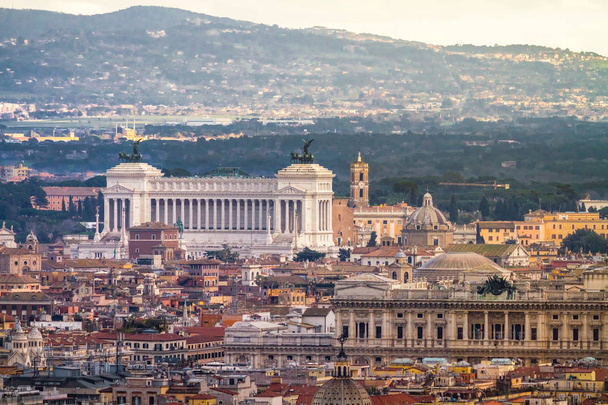 Προβολή της Ρώμης και Vittoriano από μακριά  - Φωτογραφία, εικόνα