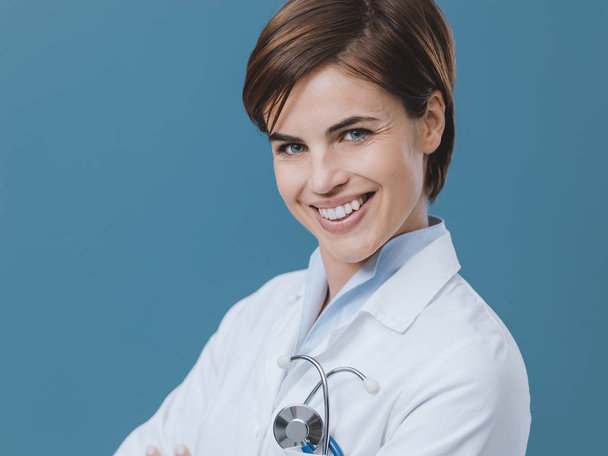 Smiling female doctor   - Foto, Bild