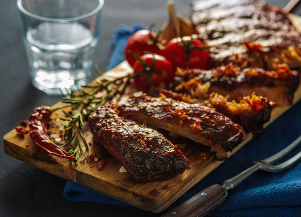 Delicious barbecued ribs seasoned with a spicy basting sauce and - Fotografie, Obrázek