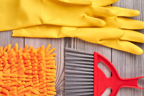 Detailní záběr rukavice a kartáček na čištění. - Fotografie, Obrázek