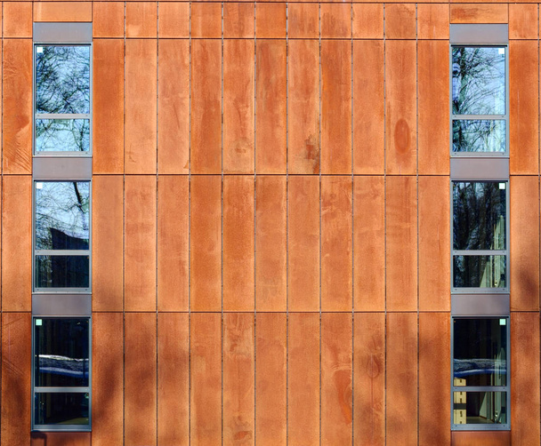 Rezavé ocelové panely a okna na moderní budova - Fotografie, Obrázek