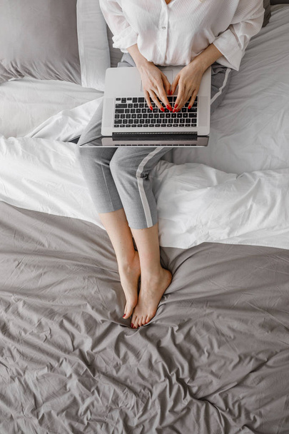 Woman Freelancer Working at Home - Foto, afbeelding