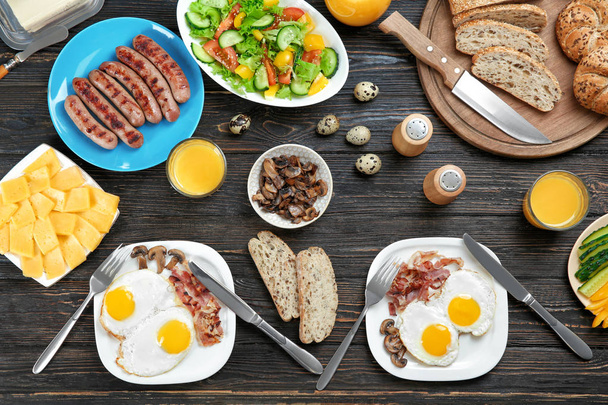 Delicious breakfast served on table - Foto, Bild