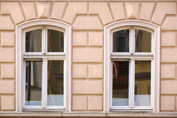 Ozdoby i windows na zabytkowy dom od 1886 w Greifswald, Greifswald, Niemcy - Zdjęcie, obraz