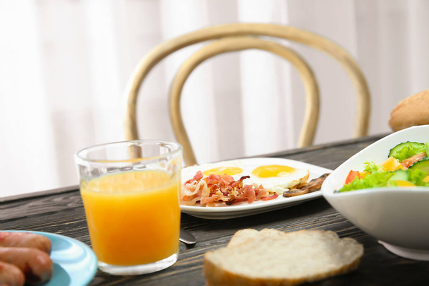 Delicious breakfast served on table - Zdjęcie, obraz