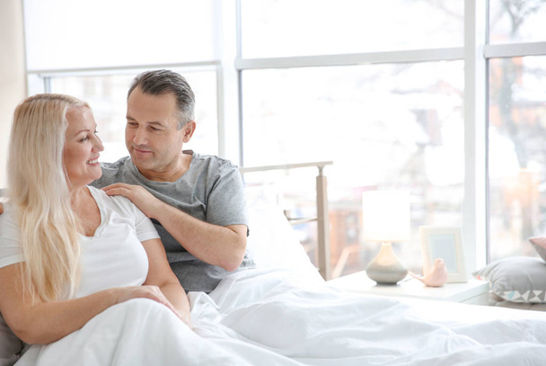 Senior couple in bed together at home - Foto, afbeelding